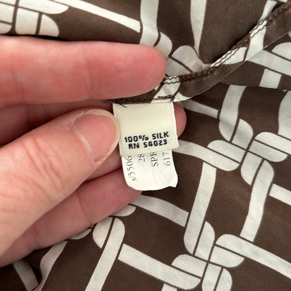 Banana Republic Silk Blouse. Size Medium - Picture 8 of 8